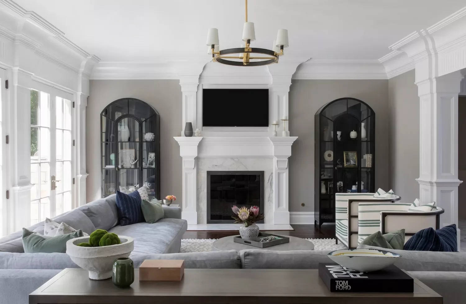 25 Brilliant Ways to Master Transitional Living Room Design 2 Choose Cool-Toned Neutrals