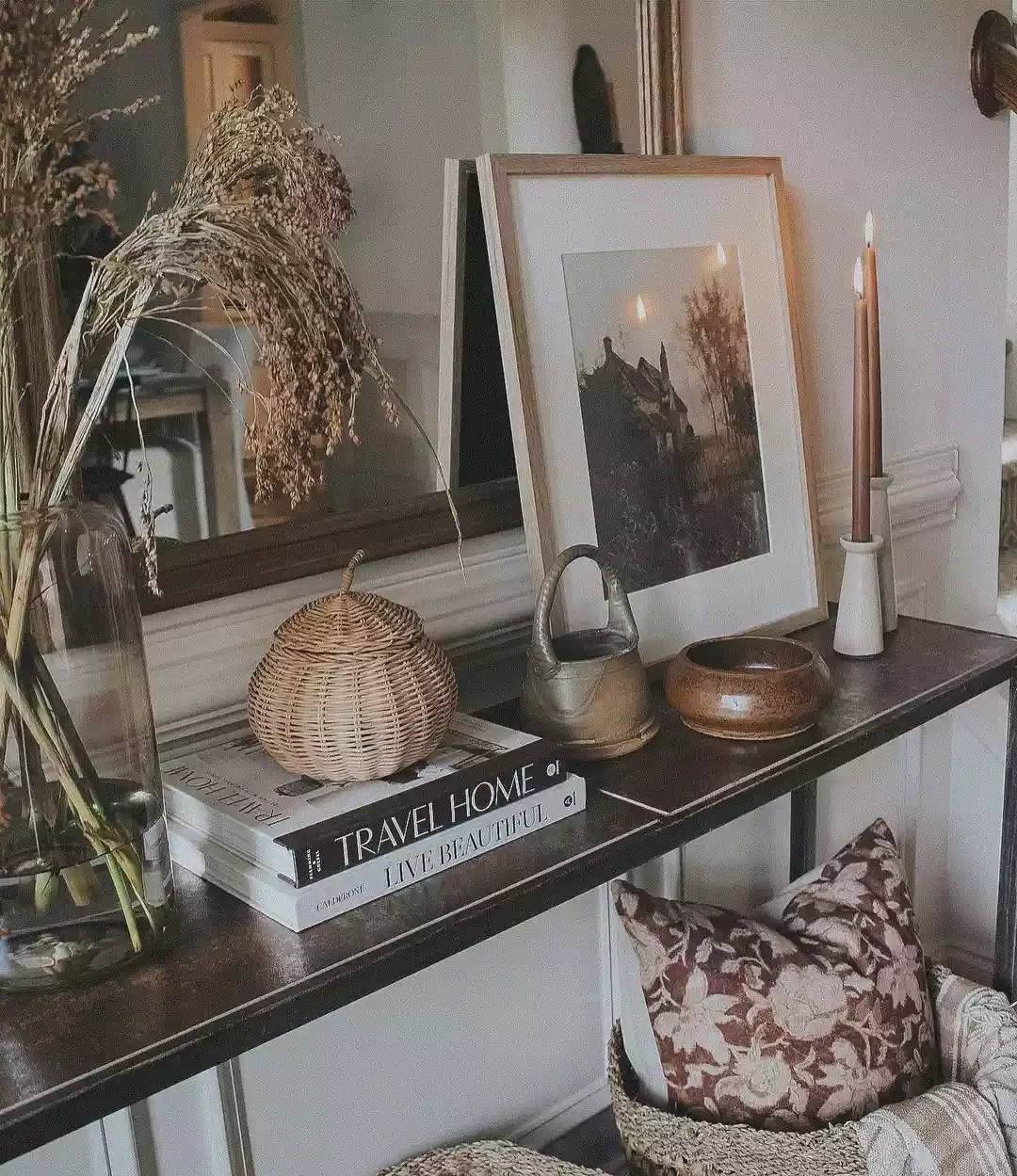 33 Stunning Fall Entryway Ideas That Transform Your Home for Autumn 1 Choose Earth-Toned Accents