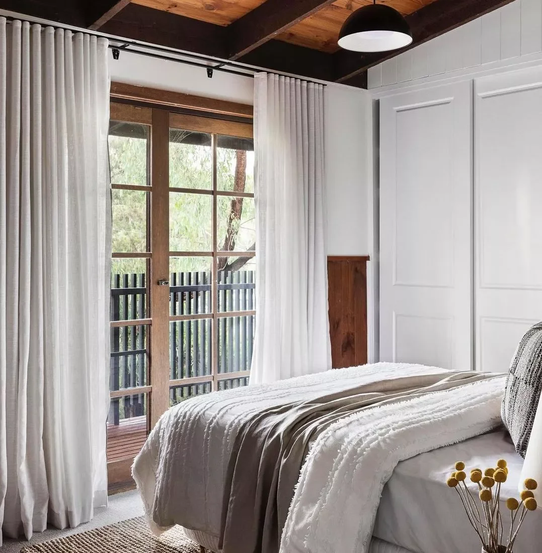 20 Beautiful Bedroom Curtain Ideas That Will Transform Your Space 14 Choose Linen