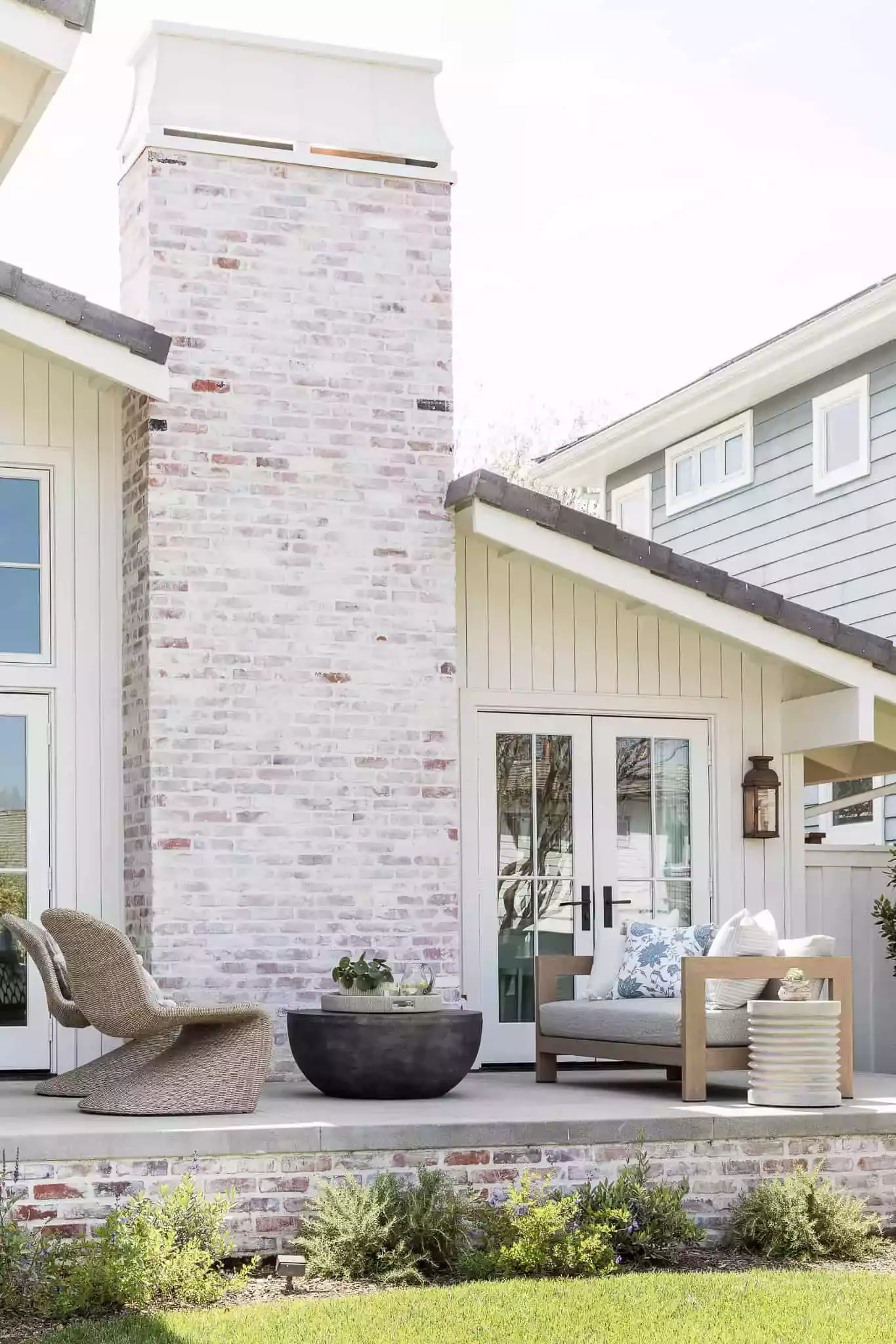 25 Front Patio Ideas That Transform Into an Inviting Haven Choose Modern Furniture