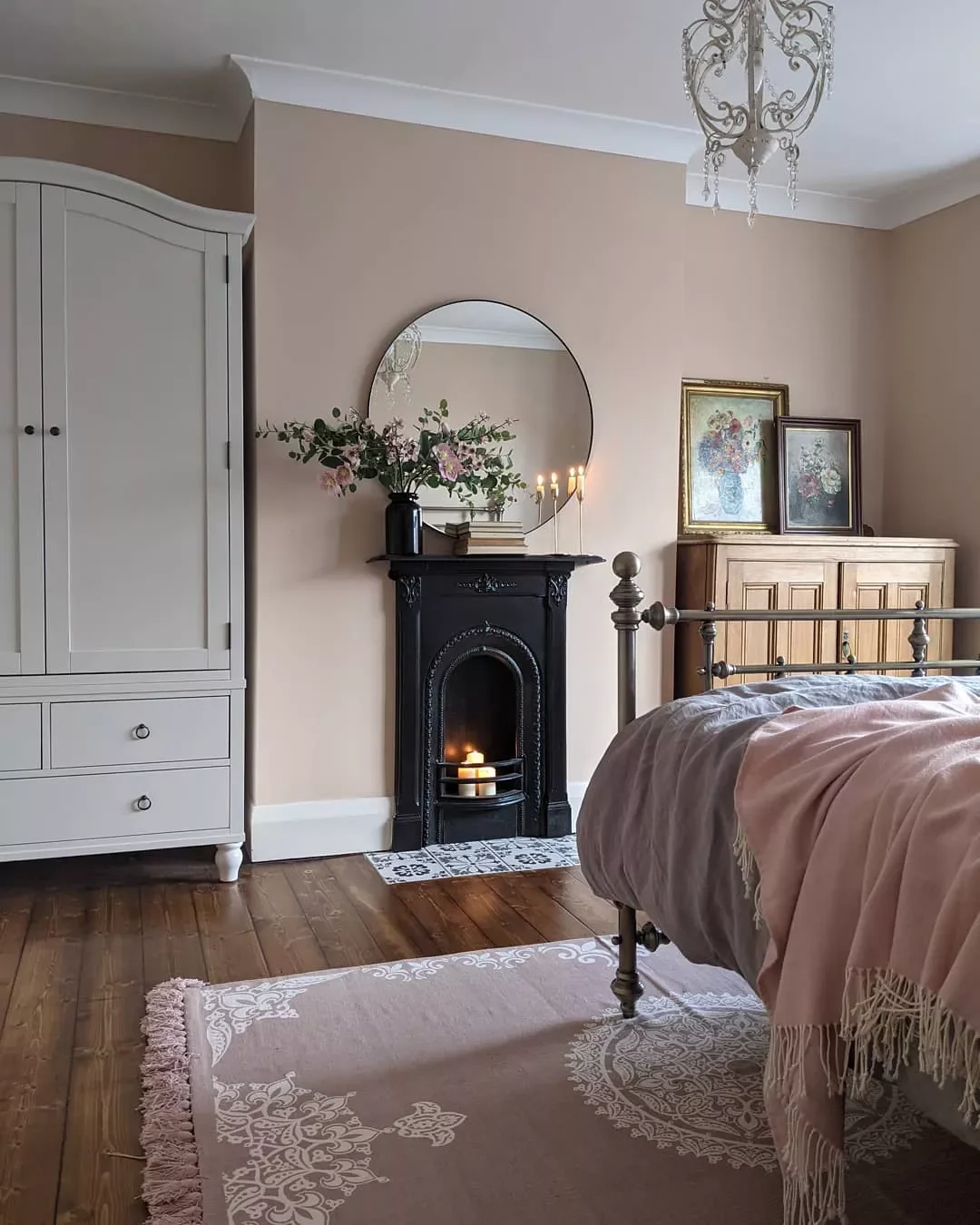 25 Charming Ways to Create Your Dream Vintage-Style Bedroom 9 Choose Muted Tones