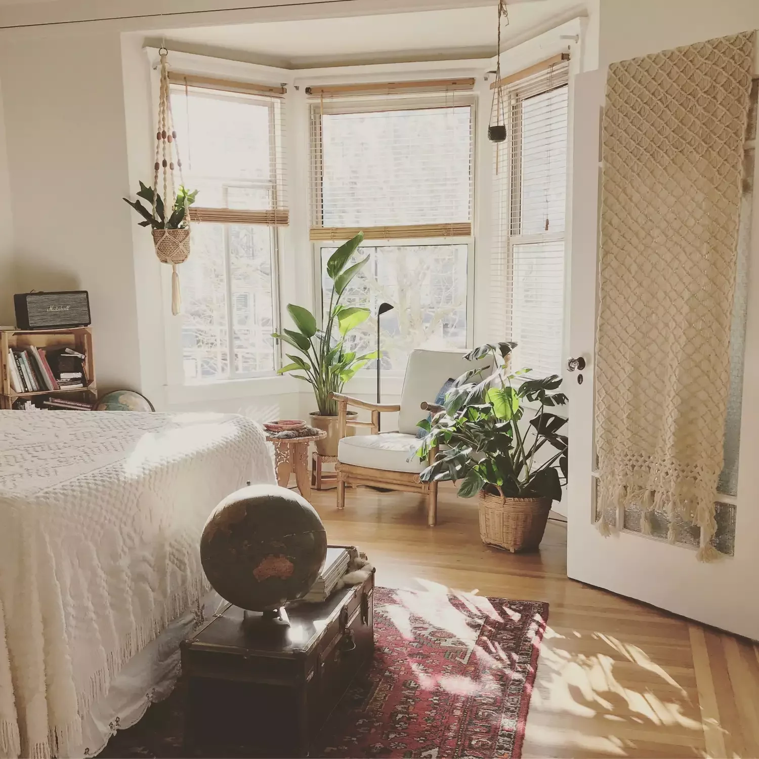 45 Brilliant Bay Window Ideas That Will Transform Your Home 44 Choose Natural Blinds