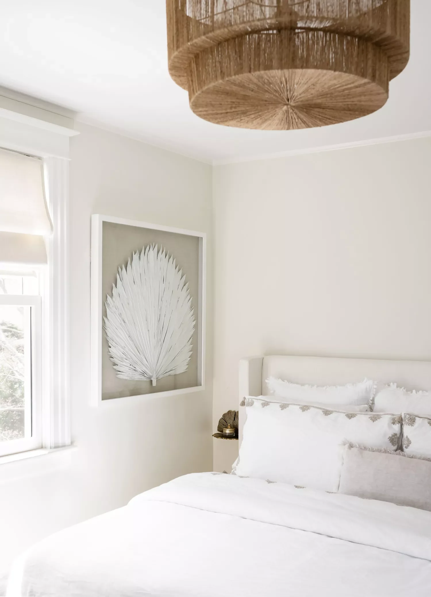 52 Clever Small Bedroom Ideas That Maximize Every Square Inch 38 Choose Neutral Wall Decor
