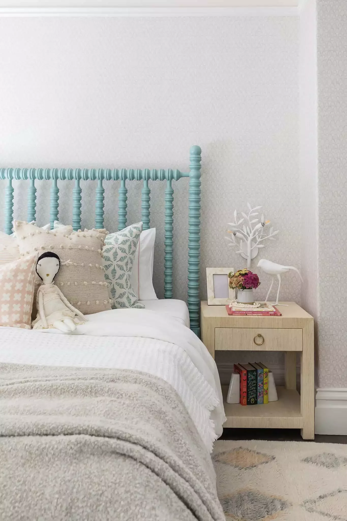 18 Adorable Bedroom Ideas Your Little Girl Will Absolutely Love 2 Choose Something She Can Grow In