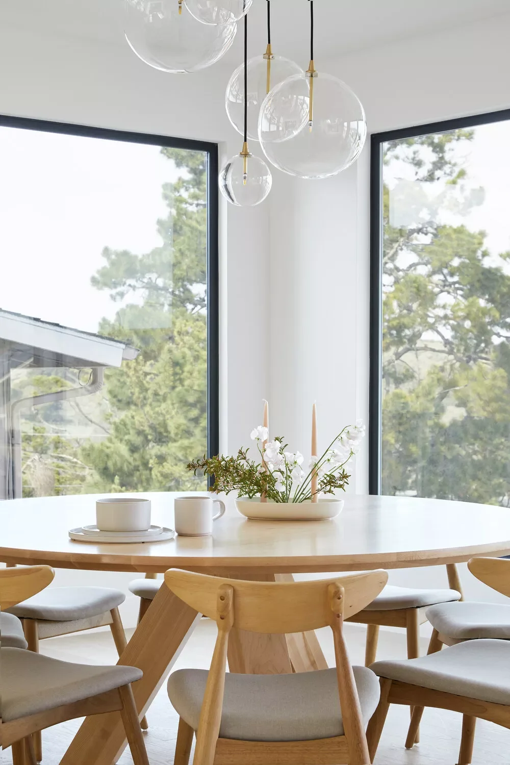 98 Stunning Dining Room Ideas to Transform Your Entertainment Space Choose Transparent Lighting