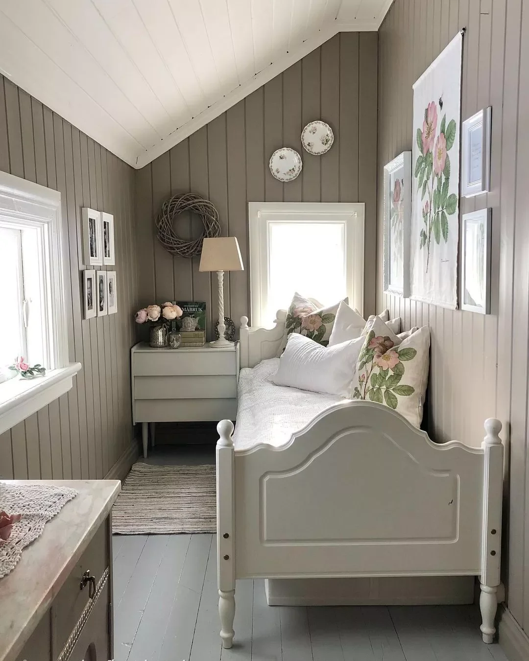 14 Brilliant Lighting Solutions for Your Compact Bedroom 6 Choose a Bedside Lamp That Truly Enhances Your Space