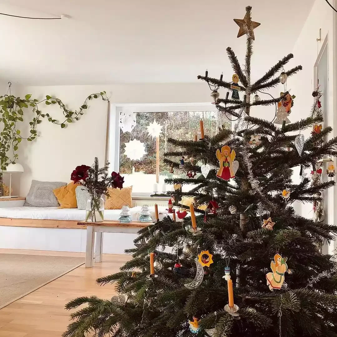115 Stunning Christmas Decorating Ideas to Transform Your Home This Holiday Season Choose a Christmas Tree Theme