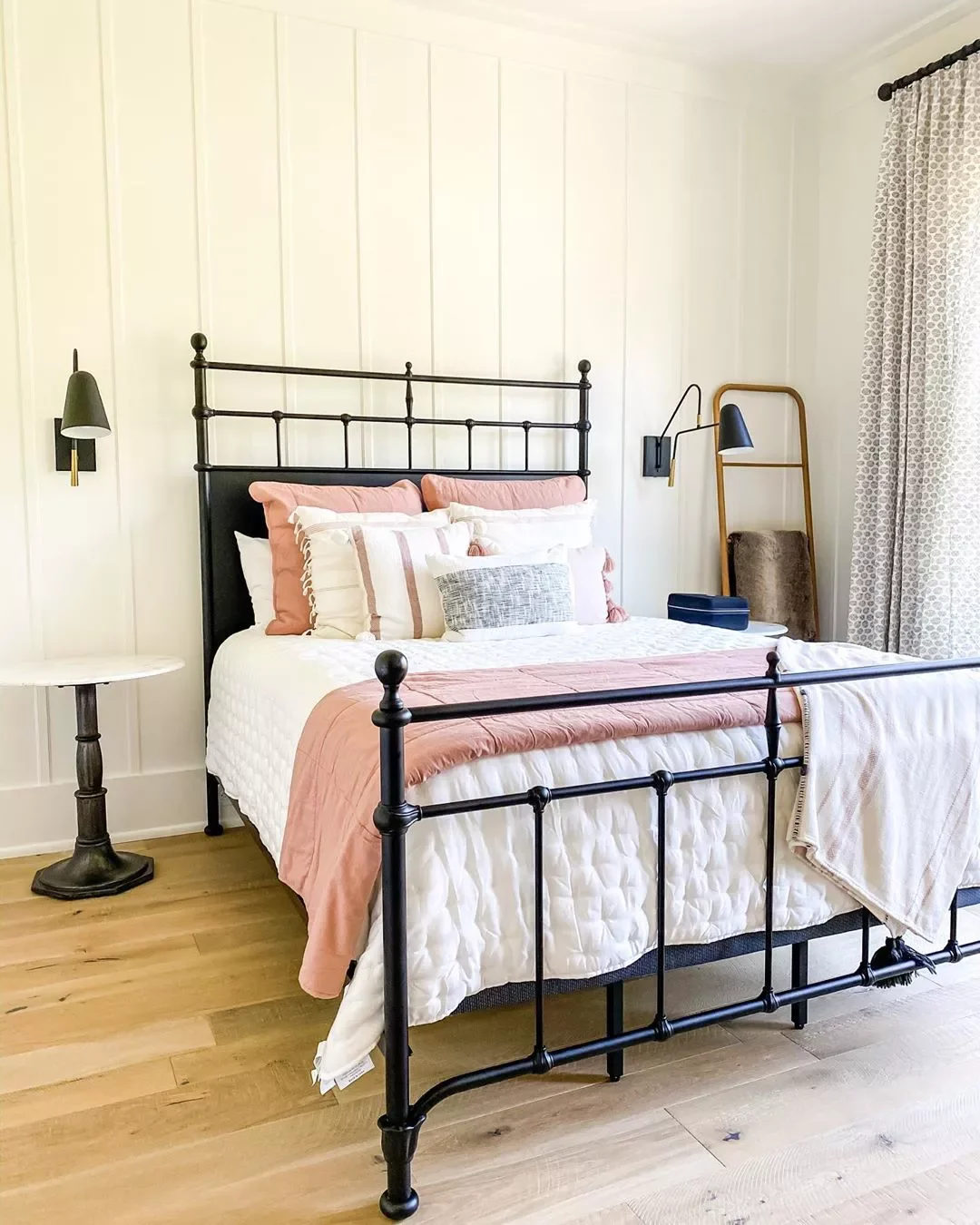 22 Smart Guest Bedroom Ideas That Make Small Spaces Feel Huge 2 Choose a Classic Bed Frame