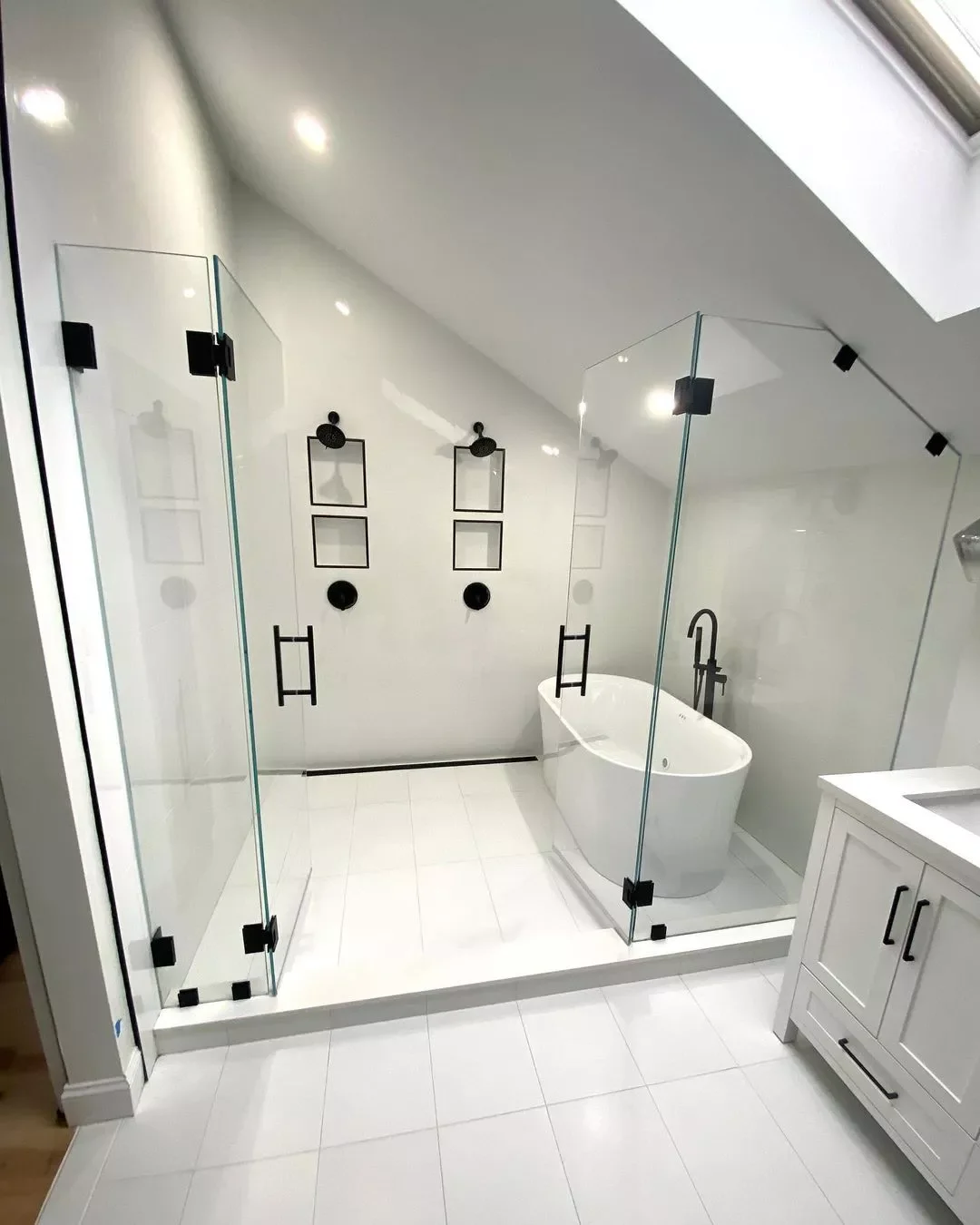 20 Creative Ways to Combine Your Bathtub and Shower in One Space 8 Choose a Clear Shower Door