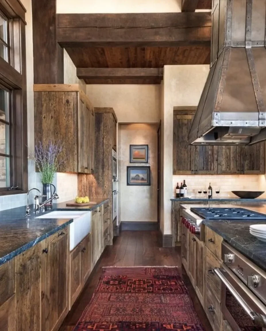 18 Cozy Cabin Kitchen Design Ideas That'll Make You Want to Move to the Mountains 16 Choose a Cozy Rug