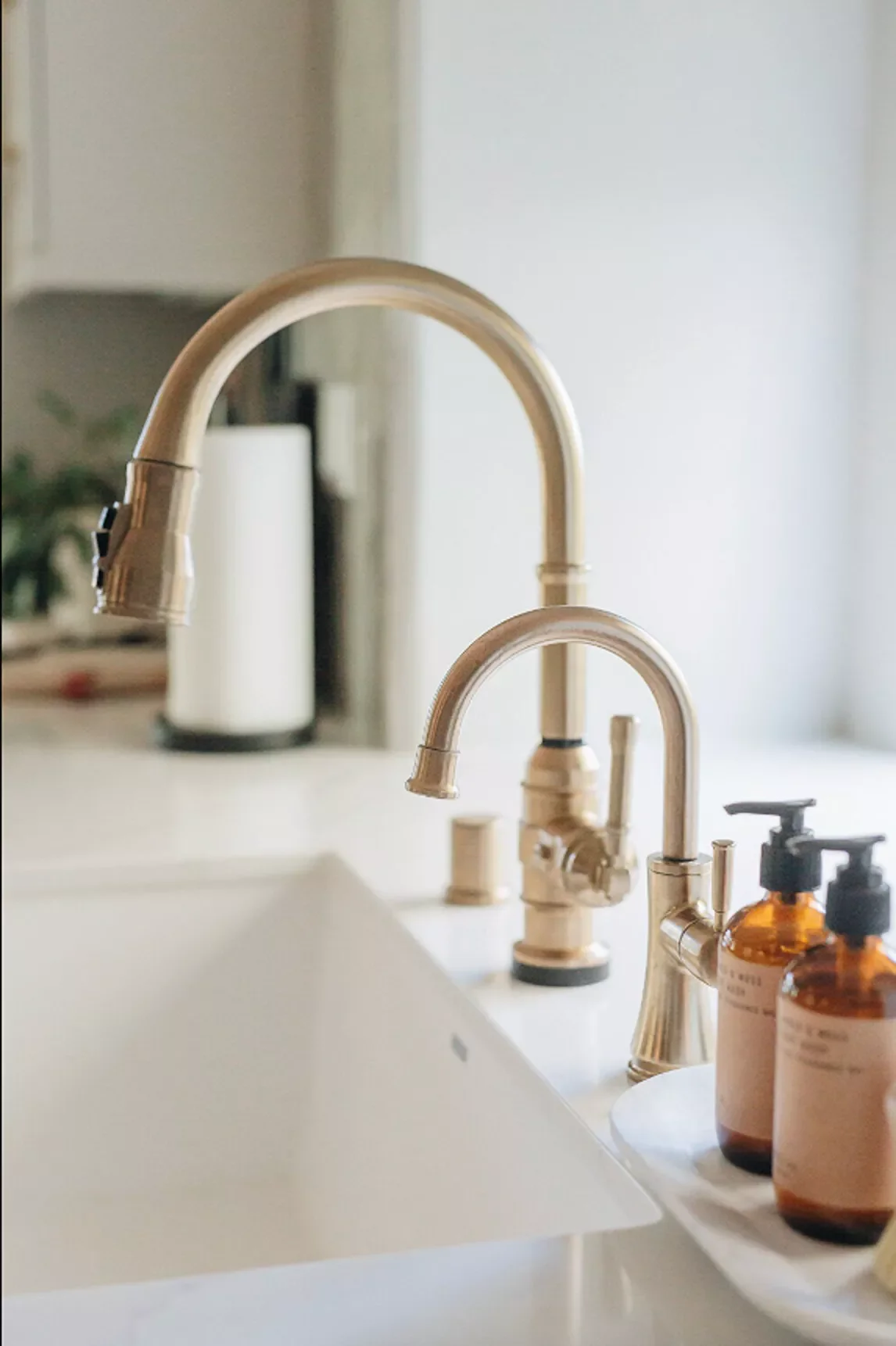 25 Stunning Kitchen Sink Ideas to Transform Your Culinary Space 11 Choose a Glossy Finish
