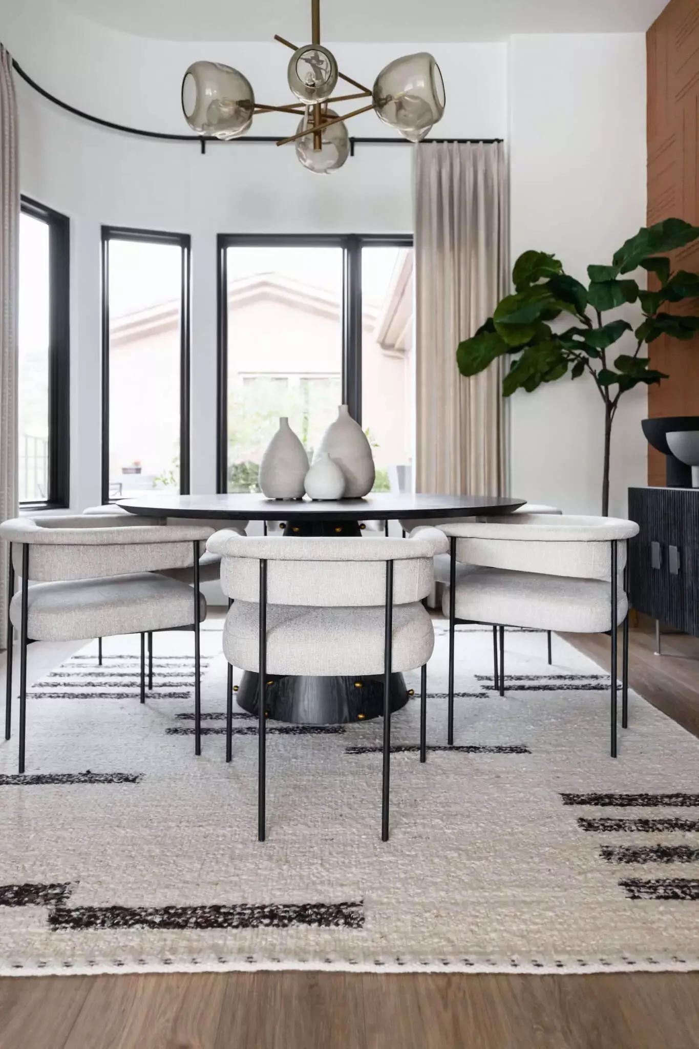 34 Stunning Dining Table Styling Ideas for Every Day of the Year 21 Choose a Modern Display