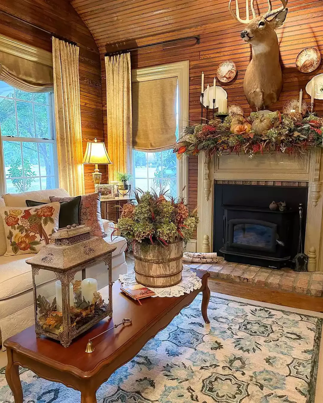 23 Stunning Natural Fall Decorations to Transform Your Home This Autumn 22 Choose a Rustic Theme
