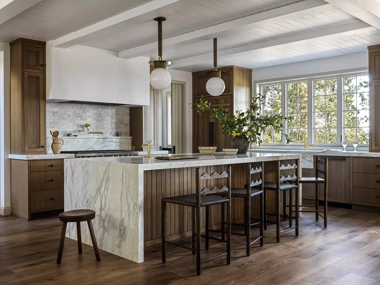 25 Stunning Kitchen Sink Ideas to Transform Your Culinary Space 24 Choose a Spinning Handle