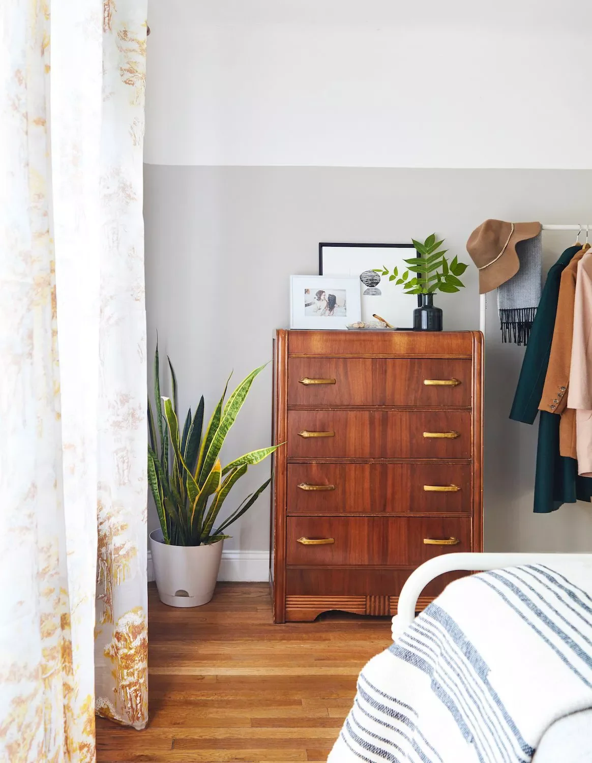 22 Smart Guest Bedroom Ideas That Make Small Spaces Feel Huge 14 Choose a Tall Dresser