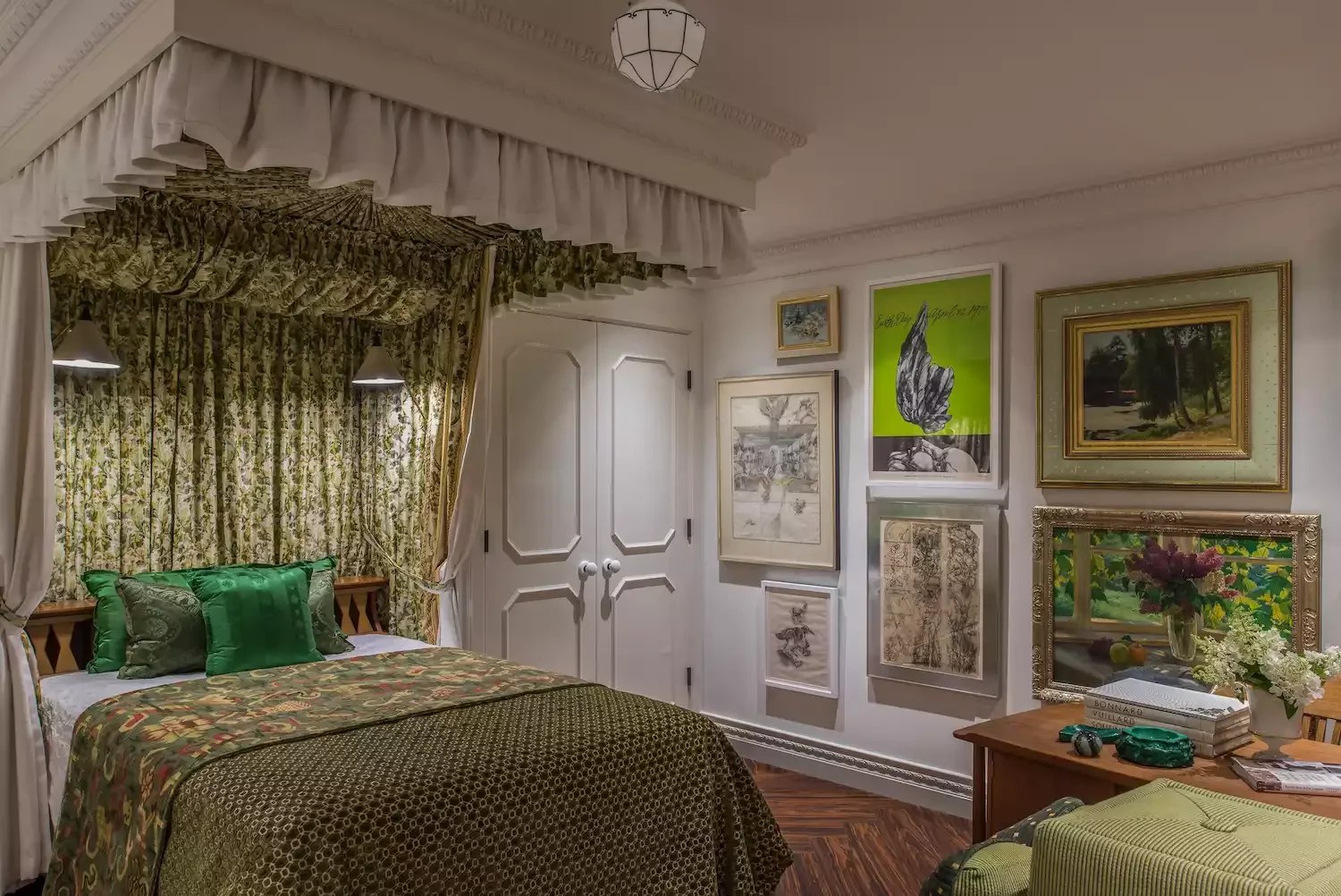 32 Bold Maximalist Bedroom Ideas for Design Lovers Who Embrace the More-Is-More Philosophy 5 Choose a Theatrical Bed