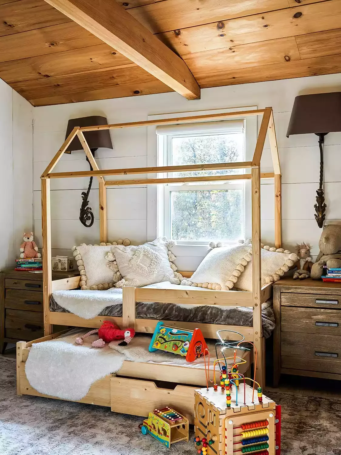 52 Amazing Boys' Bedroom Ideas That Will Make Parents Smile Too 19 Choose a Trundle Bed