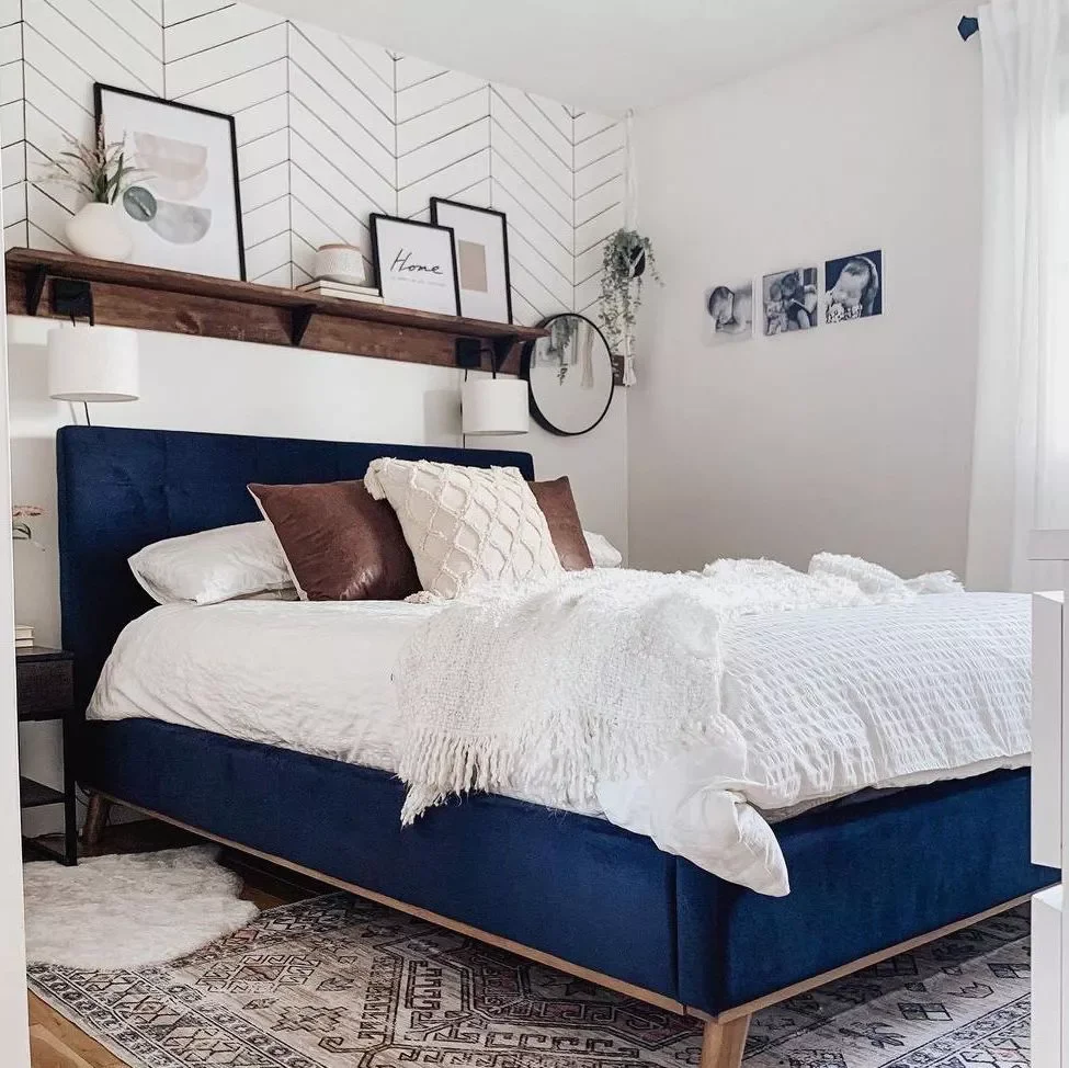 25 Stunning Navy Blue Bedroom Ideas That Will Transform Your Space 3 Choose a Velvet Blue Bedframe