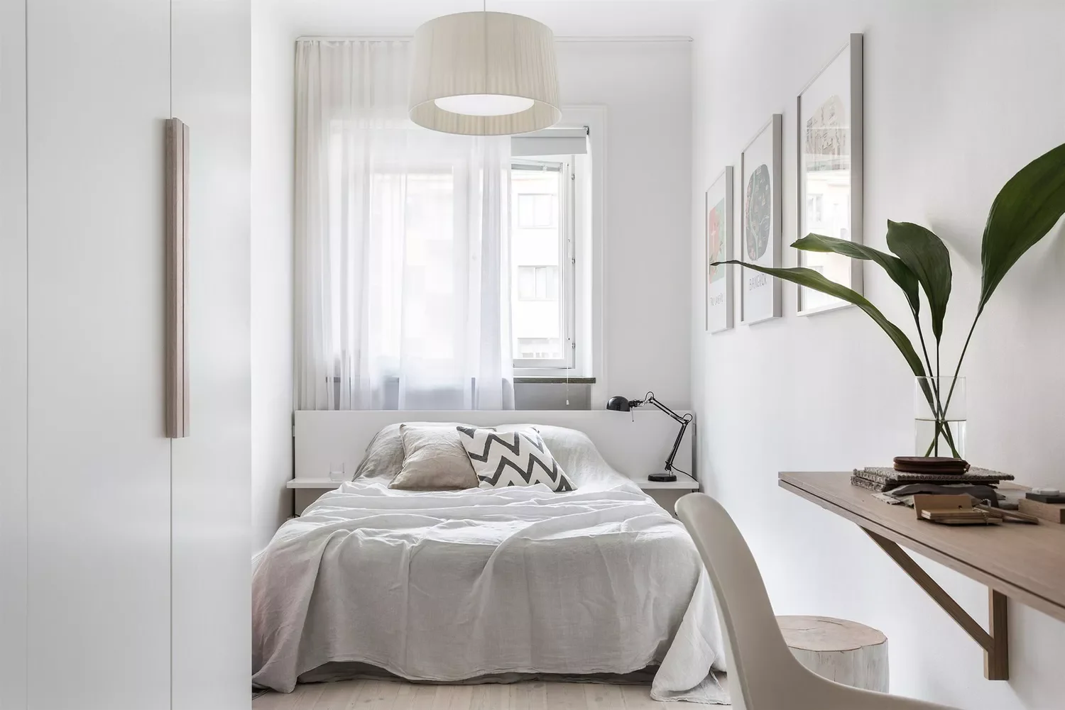 28 Multi-Purpose Office Guest Room Ideas to Create Your Perfect Hybrid Space 19 Choose a Wall Desk