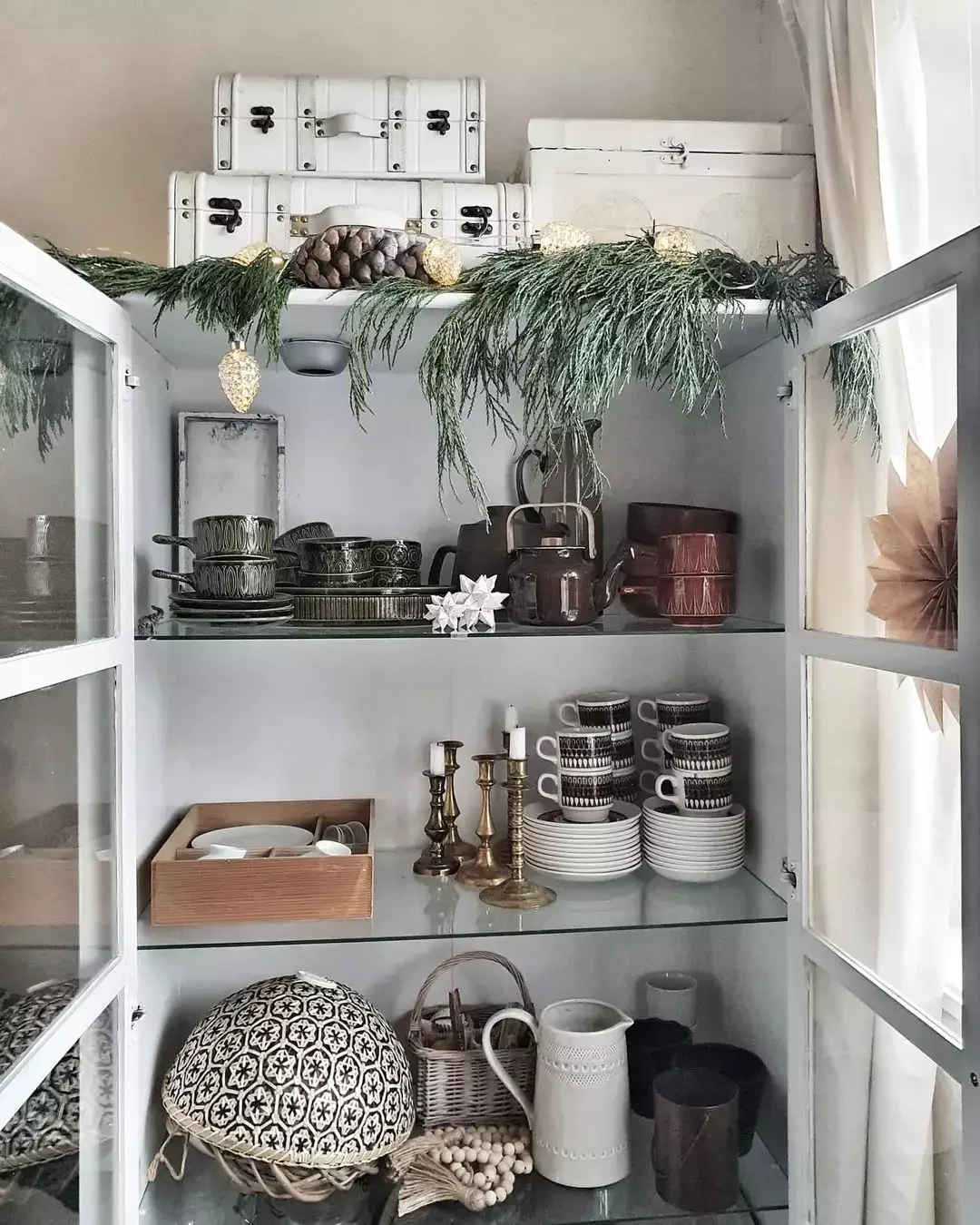 38 Christmas Kitchen Decor Ideas That Create Magic Christmas Cabinet