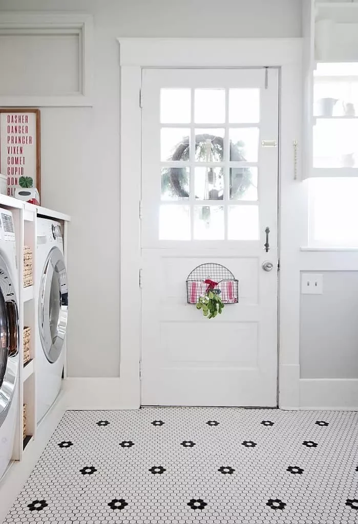 30 Christmas Door Decorating Ideas That Create Masterpieces Christmas Mail Basket