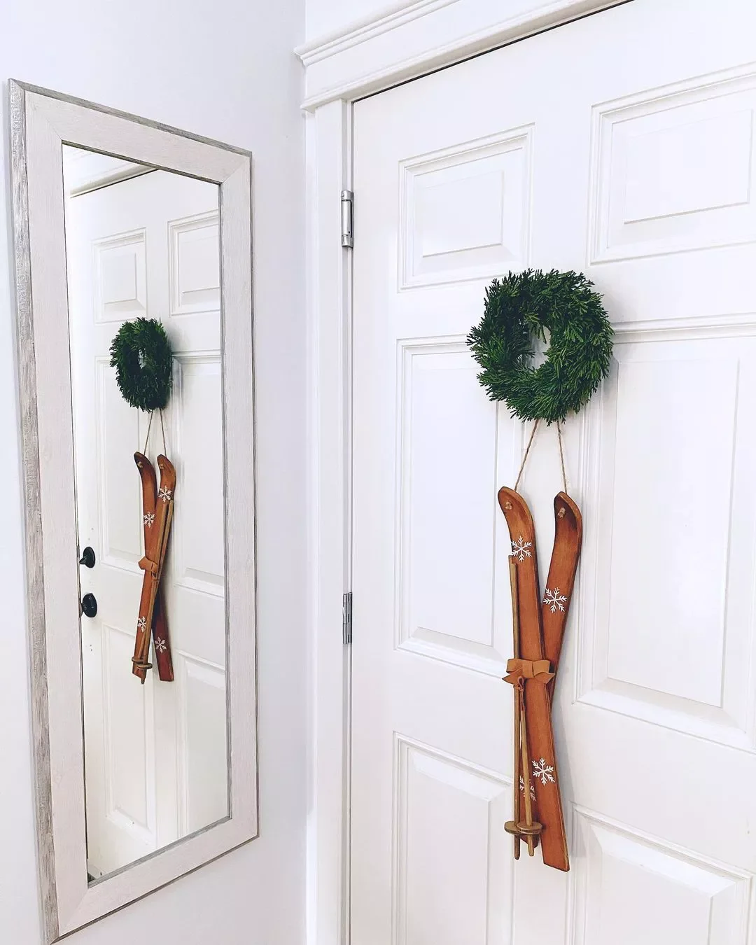 30 Christmas Door Decorating Ideas That Create Masterpieces Christmas Ornaments