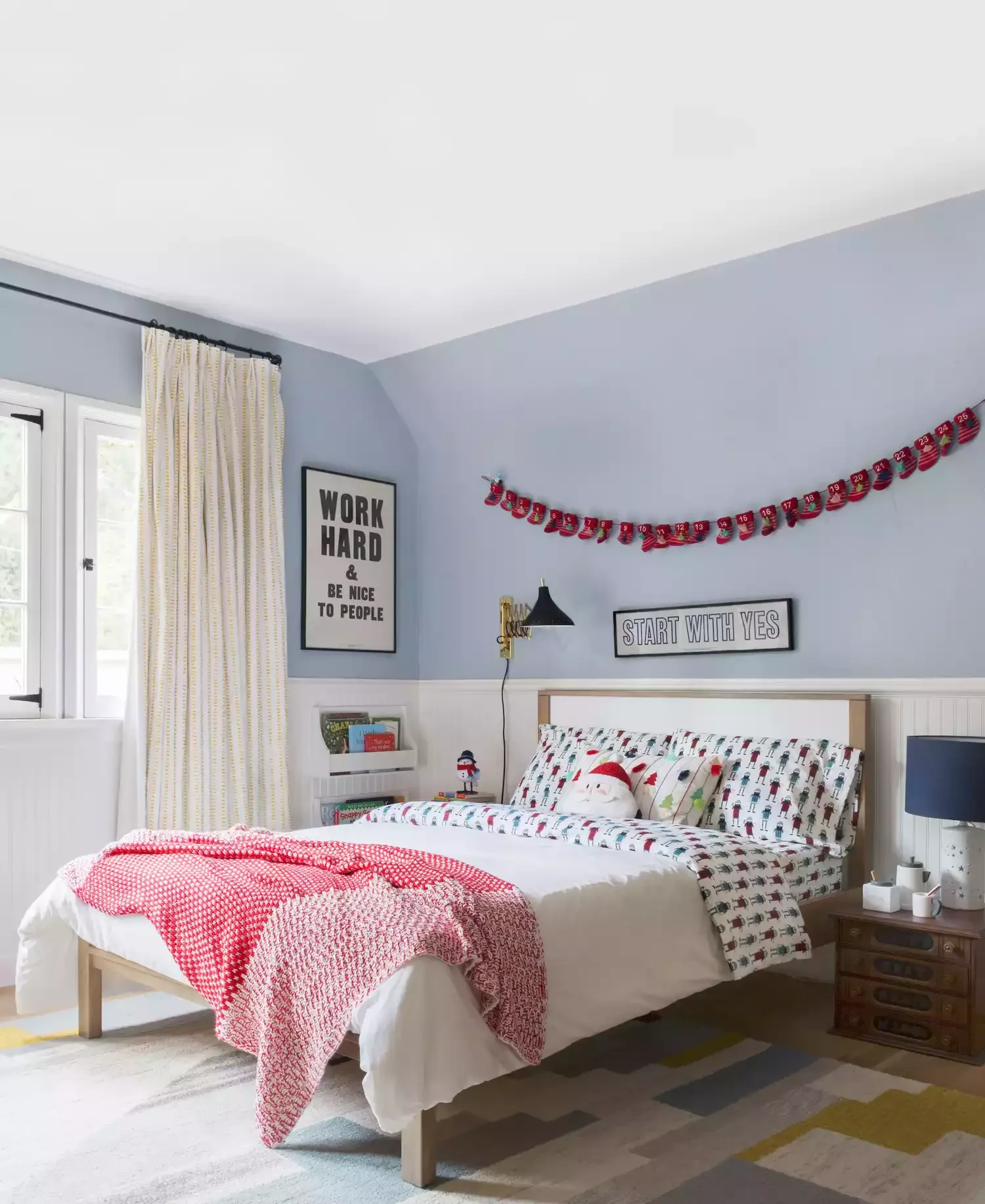 32 Stunning Christmas Wall Decorating Ideas to Transform Your Home Into a Holiday Haven 5 Christmas Stocking Garland