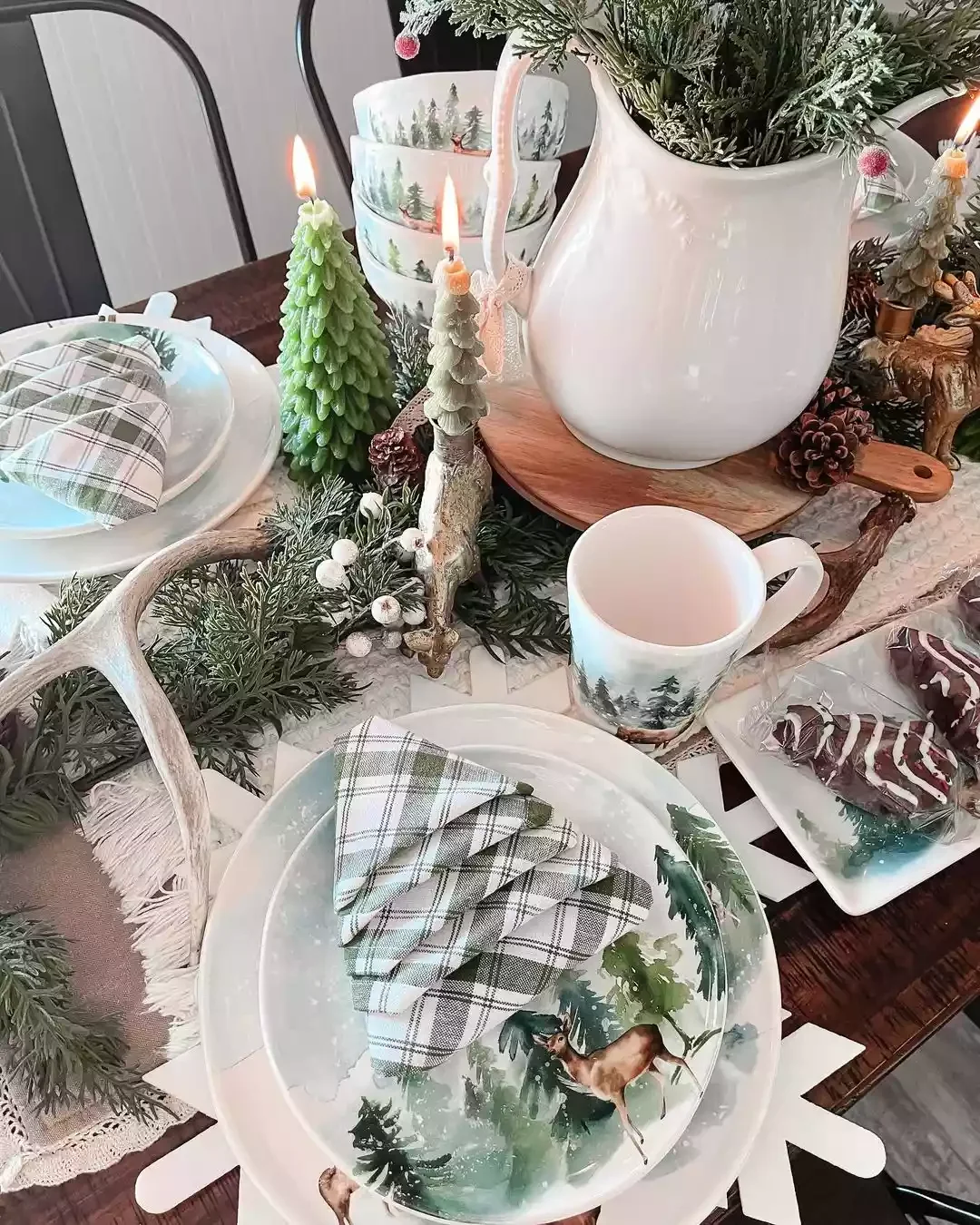 14 Stunning Christmas Napkin Folding Techniques to Transform Your Holiday Table 12 Christmas Tree Fold