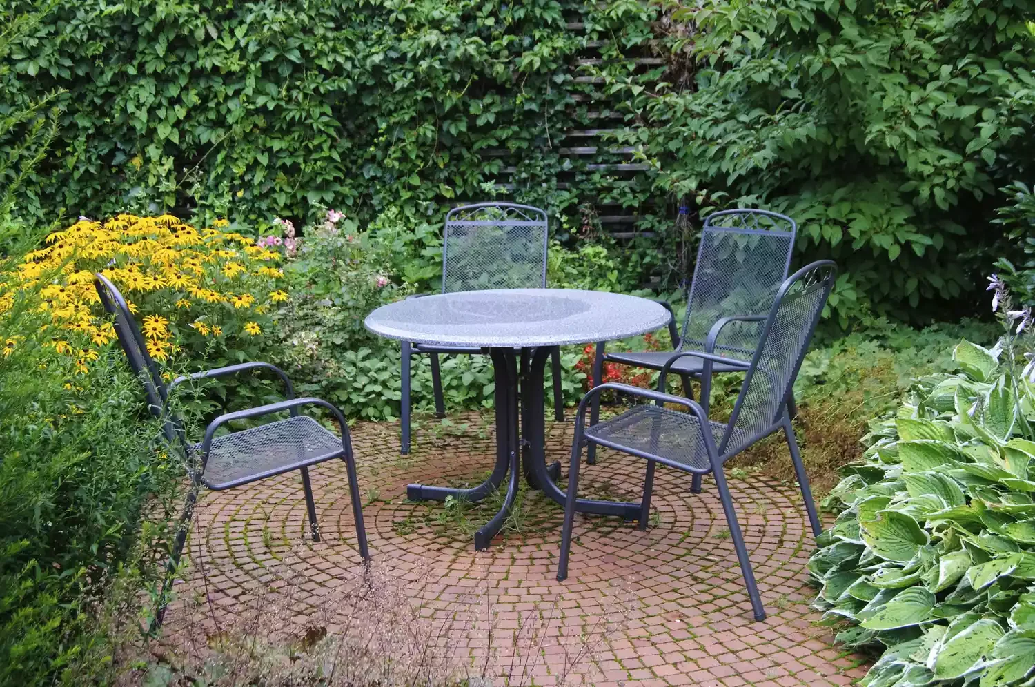 35 Stunning Brick Patio Ideas That Transform Outdoor Spaces Circular Brick Patio