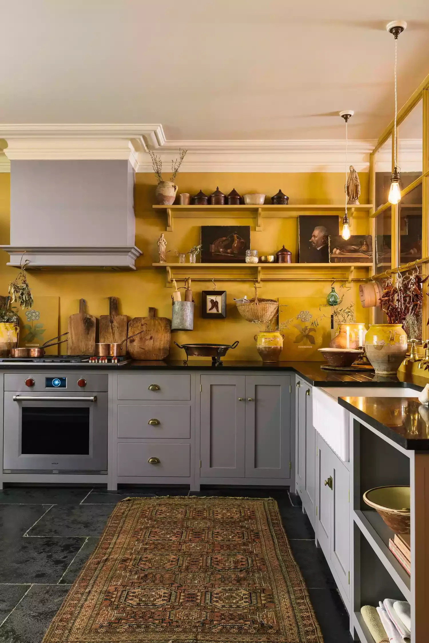 36 Stunning Kitchen Cabinet Hardware Ideas That Transform Your Space Classic Brass