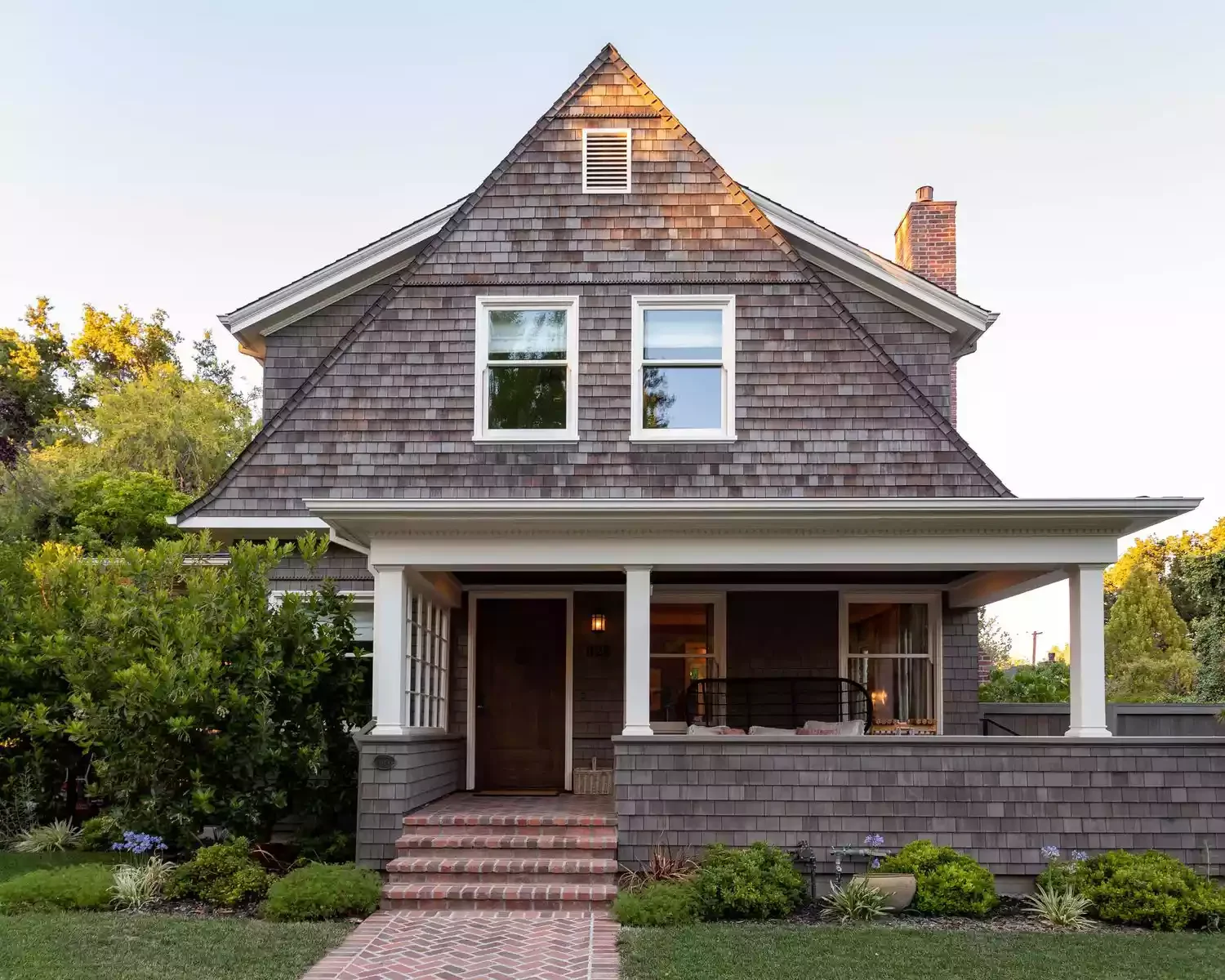 30 Front Walkway Ideas That Will Transform Your Home's First Impression Classic Brick Walkway