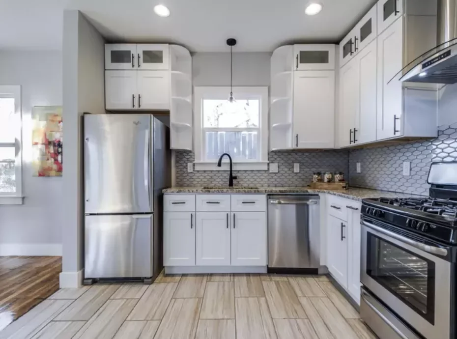 23 Granite Countertops That Will Make Your Kitchen Absolutely Stunning Classic Brown Granite Countertop With a Twist