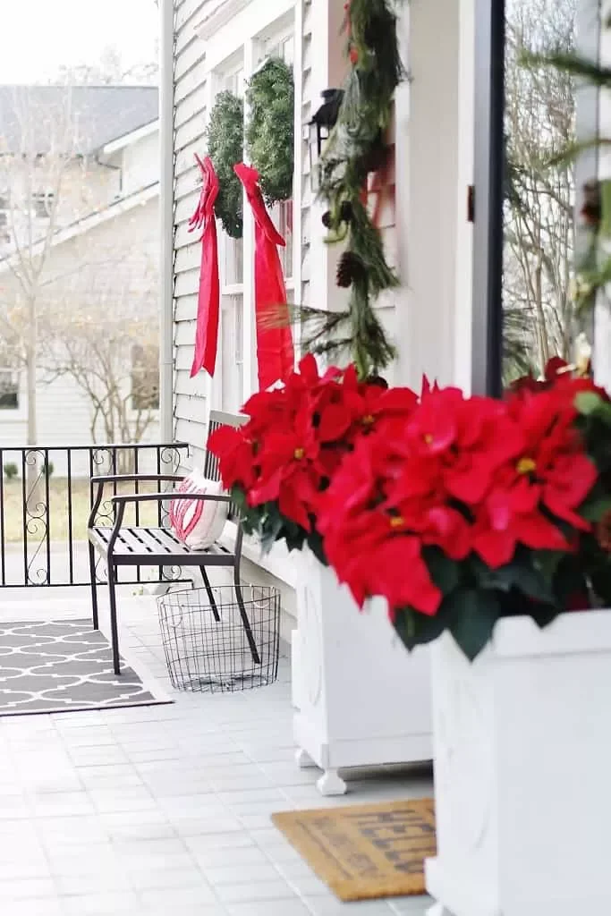 68 Christmas Front Porch Ideas That Make Your Home the Envy Classic Christmas Colors