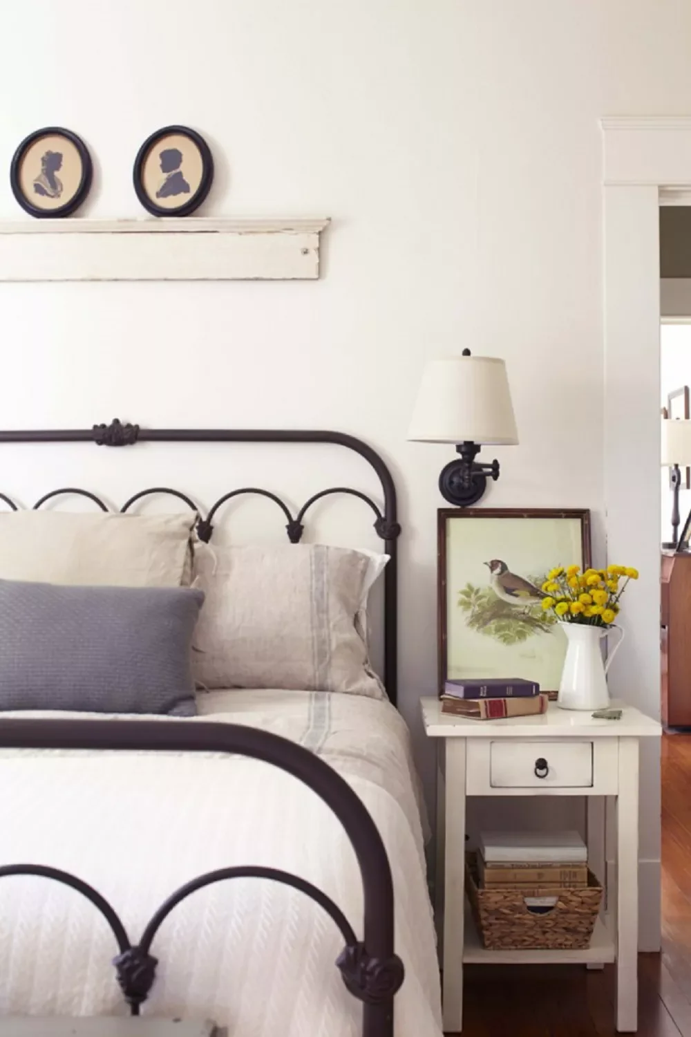 49 Stunning Farmhouse Bedroom Designs That Will Transform Your Space 48 Classic Decor