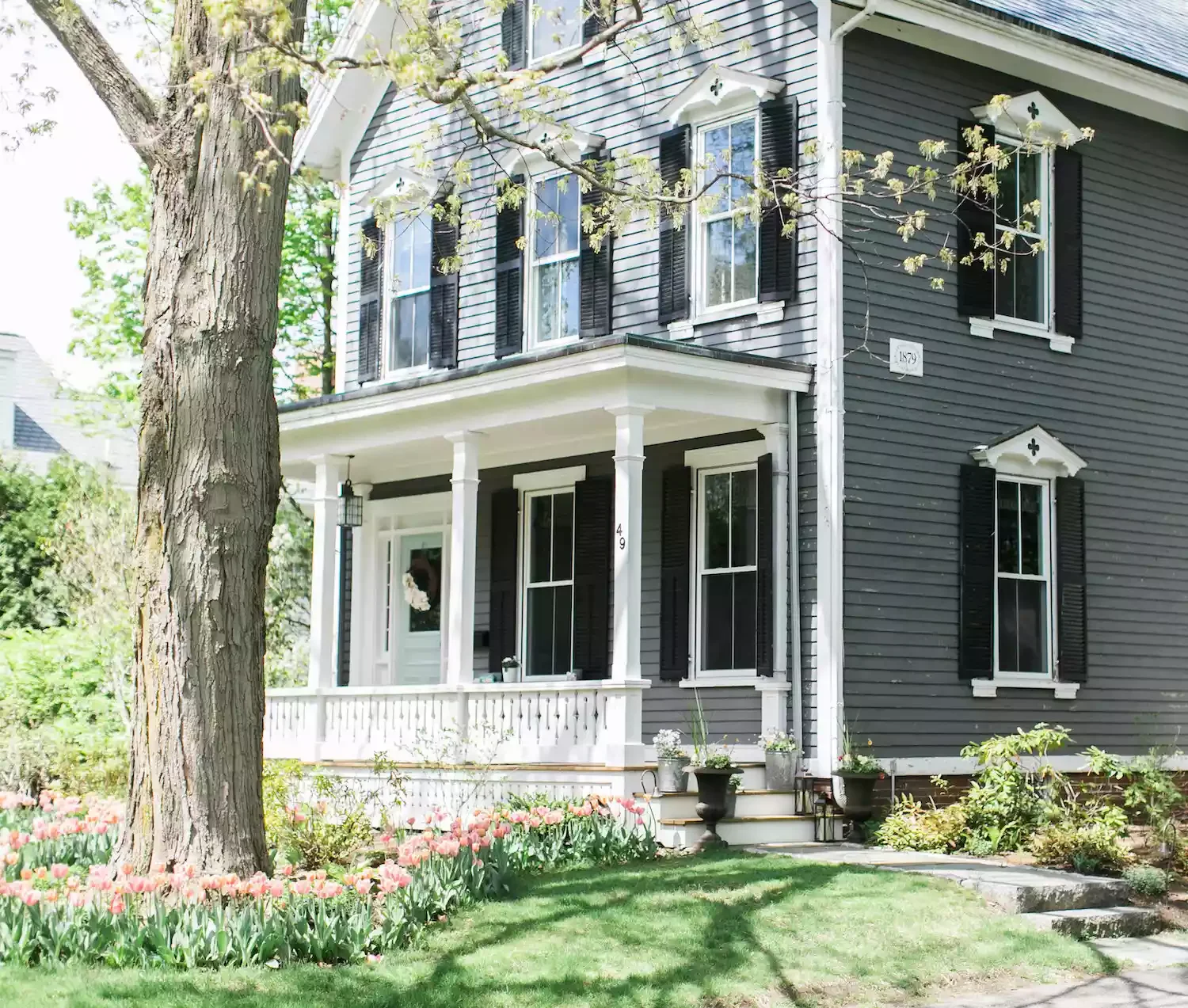 82 Stunning Front Yard Landscaping Ideas to Transform Your Home's Curb Appeal This Spring Classic Front Yard Tulip Garden