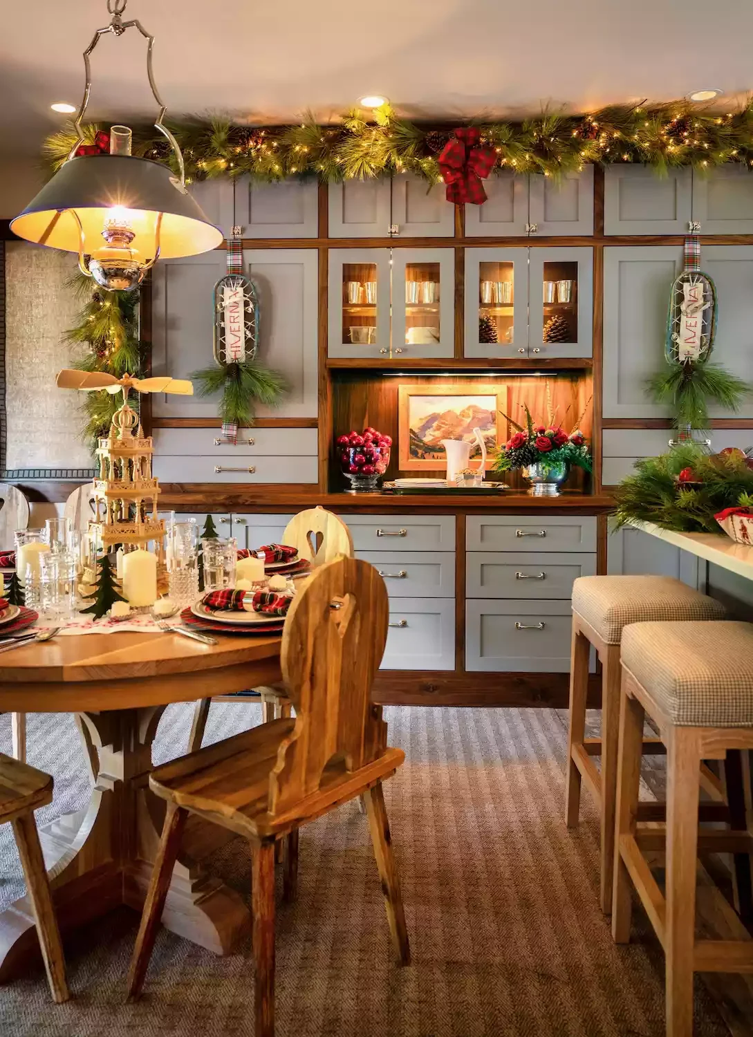 61 Stunning DIY Christmas Garland Ideas to Transform Your Holiday Decor 32 Classic Garland