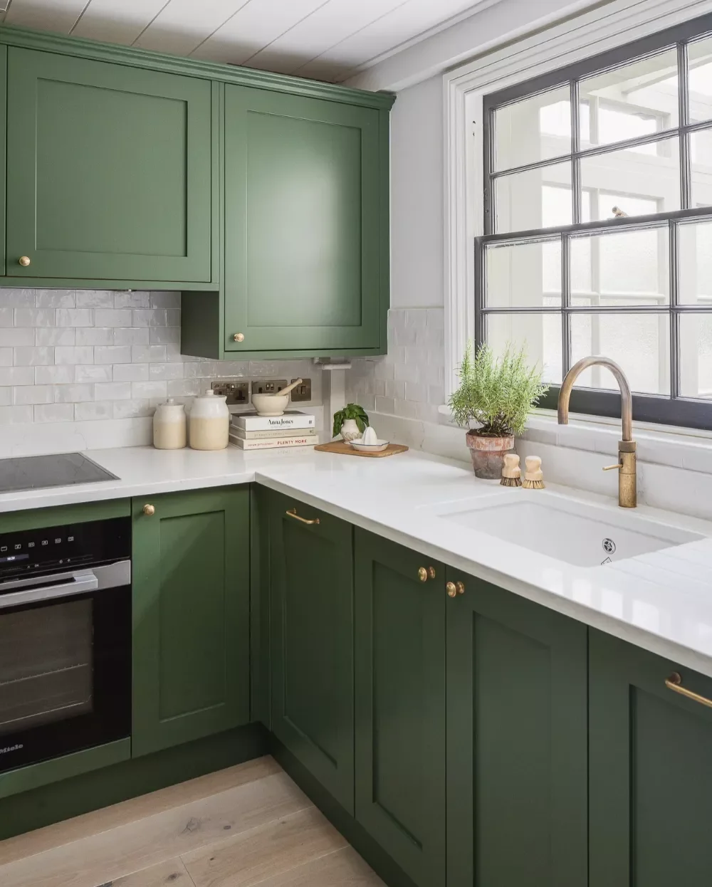 12 Stunning Green Kitchen Paint Ideas That Will Transform Your Space 2 Classic Green