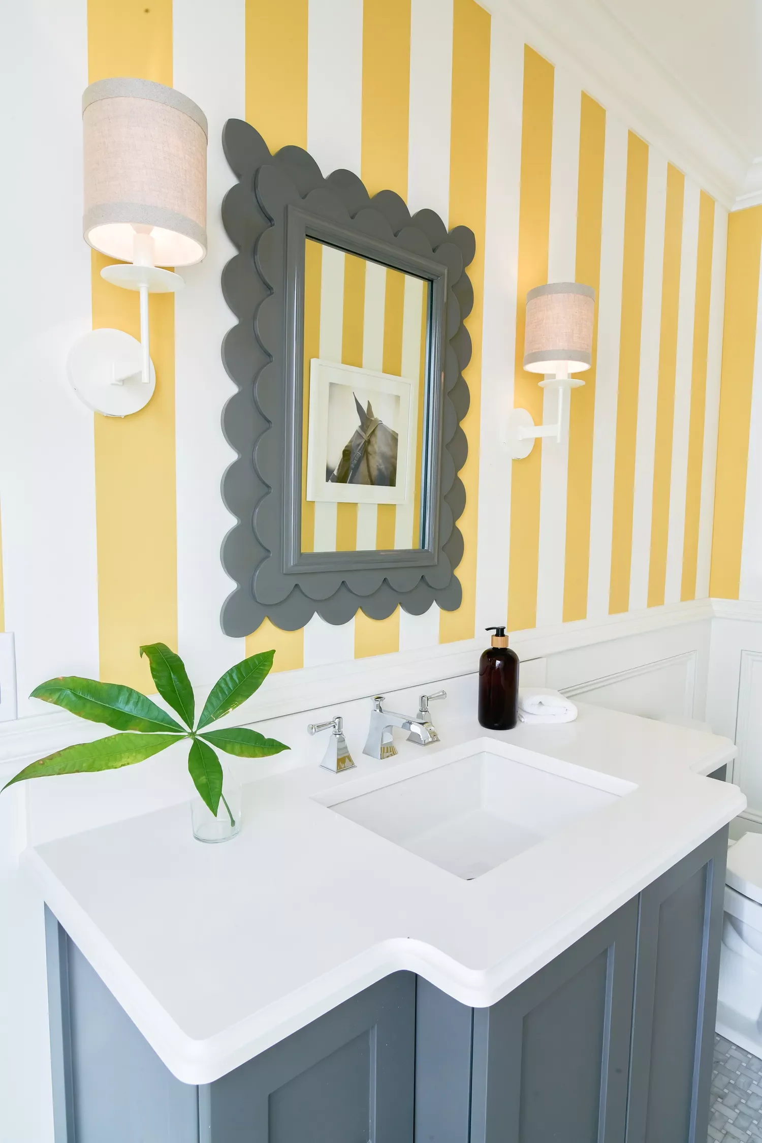 38 Stylish Teen Bathroom Ideas That Balance Fun and Sophistication 8 Classic Stripes