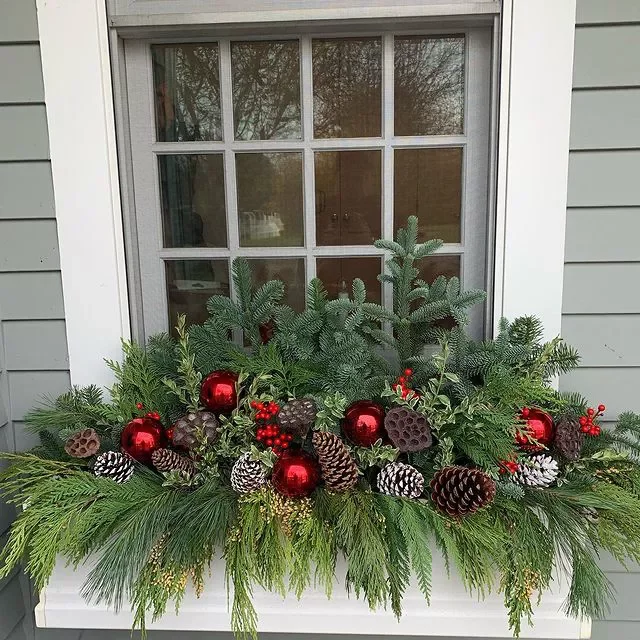 13 Stunning Winter Window Box Designs That'll Transform Your Home's Curb Appeal 12 Classic Yuletide