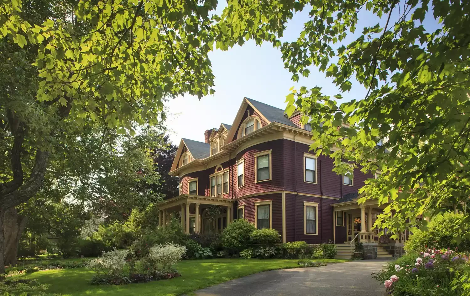 21 Bold Brick Paint Colors That Will Transform Your Home's Exterior 7 Classy Burgundy