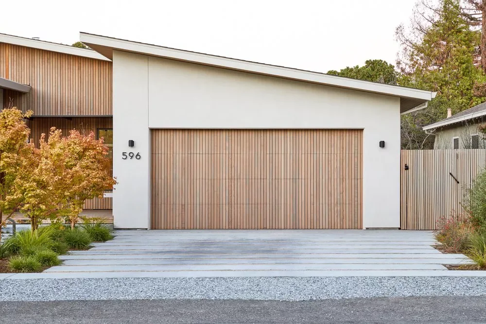 30 Stunning Front Yard Ideas Using Rocks and Mulch Clean Lines