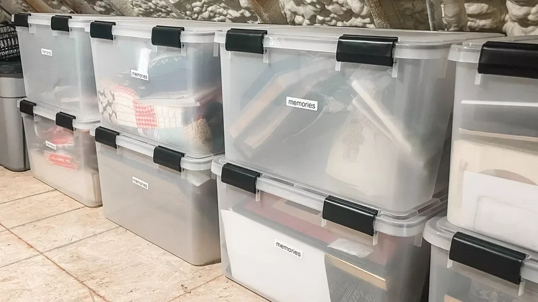 22 Smart Ways to Organize and Store Your Pillows at Home Clear Plastic Bins