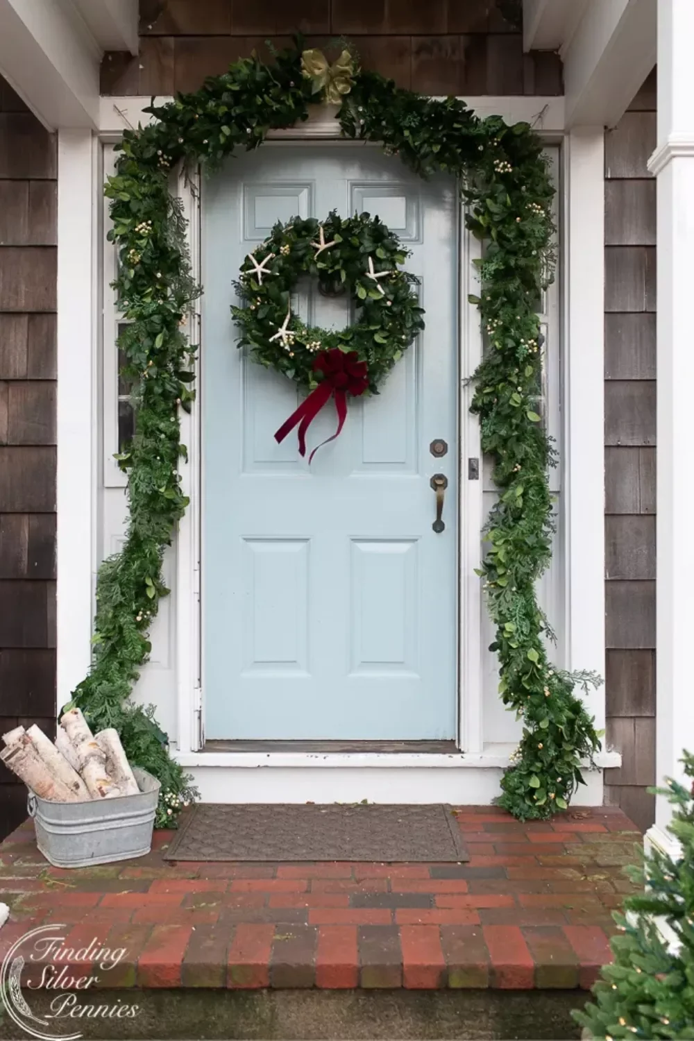 68 Christmas Front Porch Ideas That Make Your Home the Envy Coastal Decor