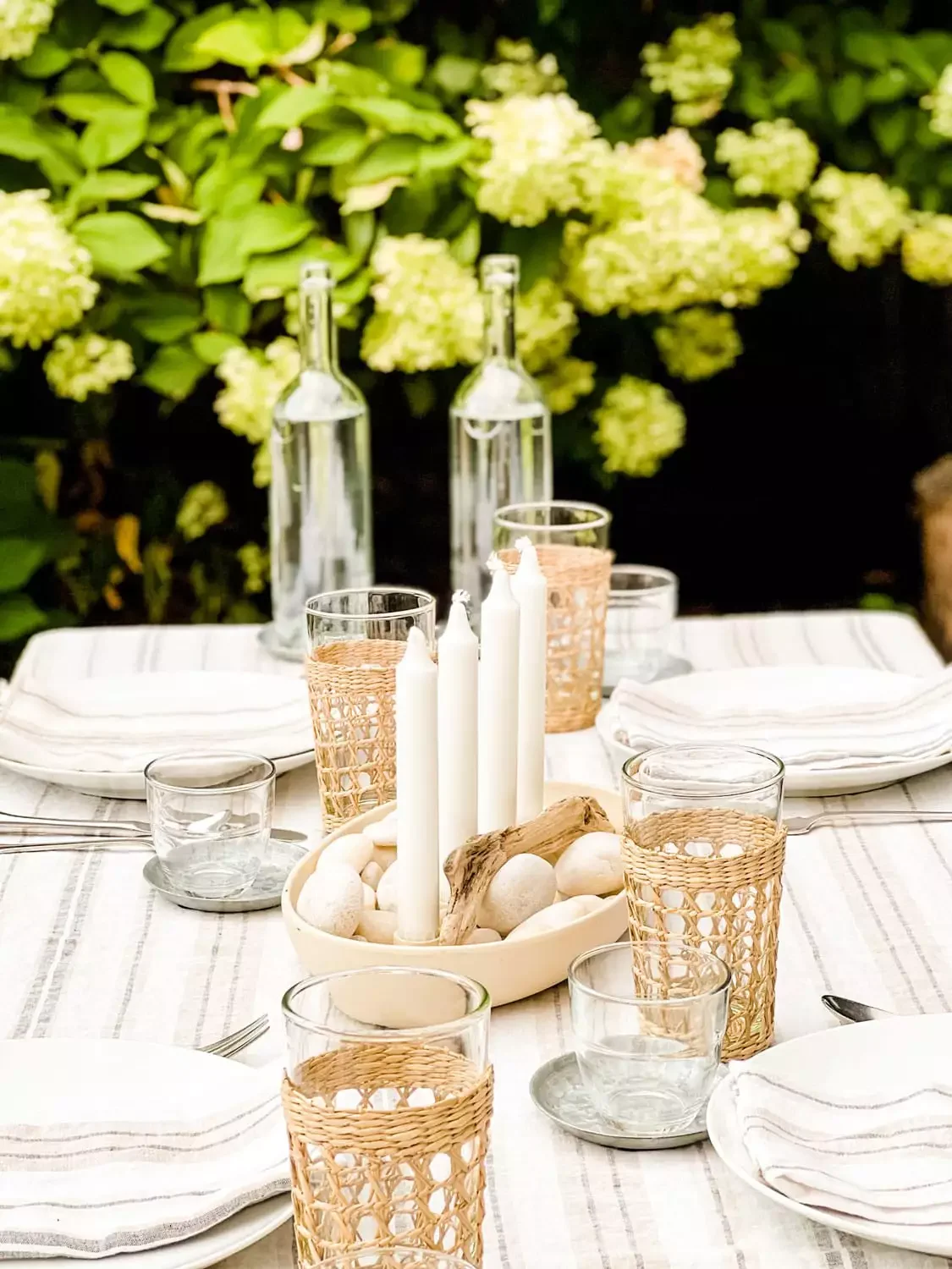 34 Stunning Tablescape Ideas to Transform Your Dining Experience All Year Long Coastal Grandmother Tablescape