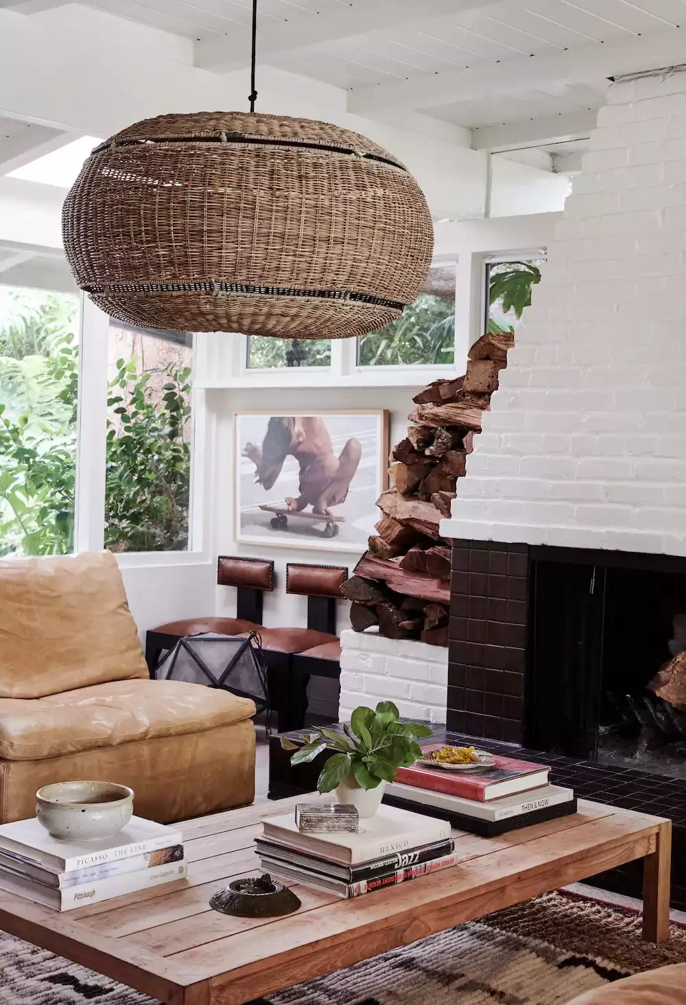 33 Autumn Living Room Ideas That'll Make Your Space Feel Incredibly Cozy 24 Coffee Table Book Stacks