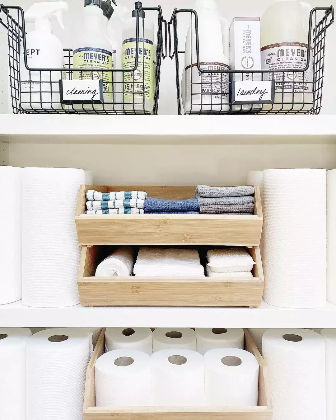 32 Clever and Stylish Ways to Store Your Towels Collect Wash Rags in Trendy Trays