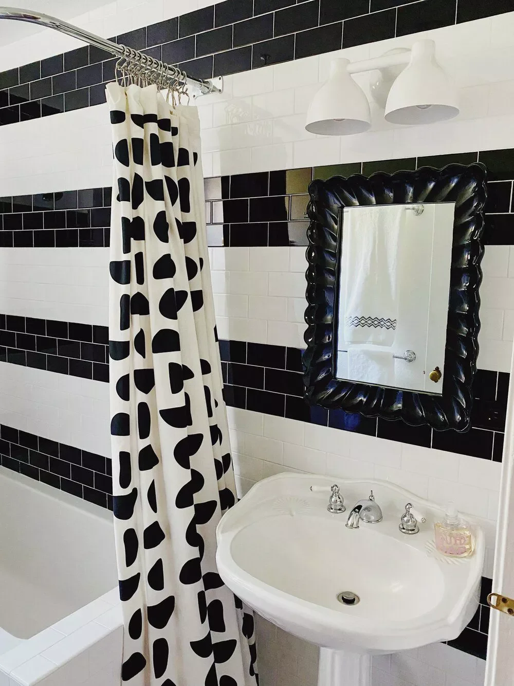 53 Modern Bathroom Ideas That Will Transform Your Space 37 Color Block Tiles