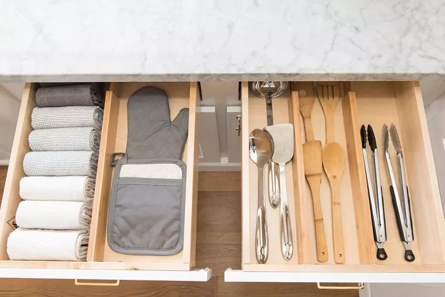 32 Clever and Stylish Ways to Store Your Towels Color Coordinate Your Storage