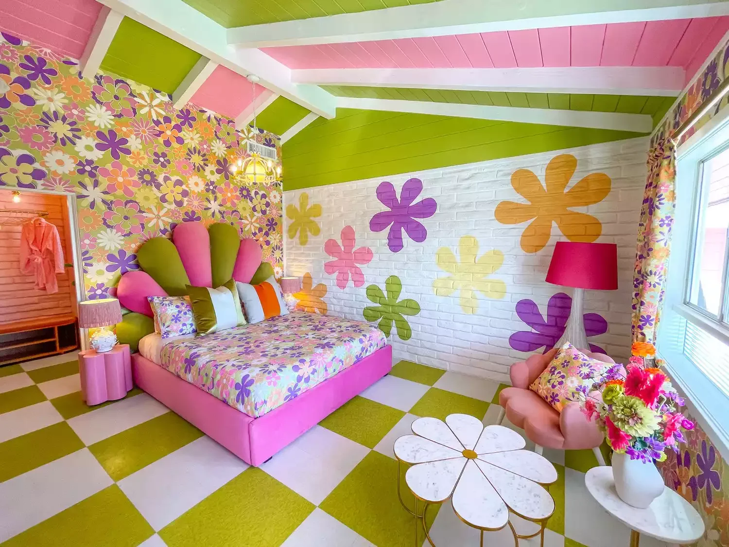 29 Creative Wall Mural Ideas That Will Transform Your Home 6 Colorful Flower Power Wall Mural