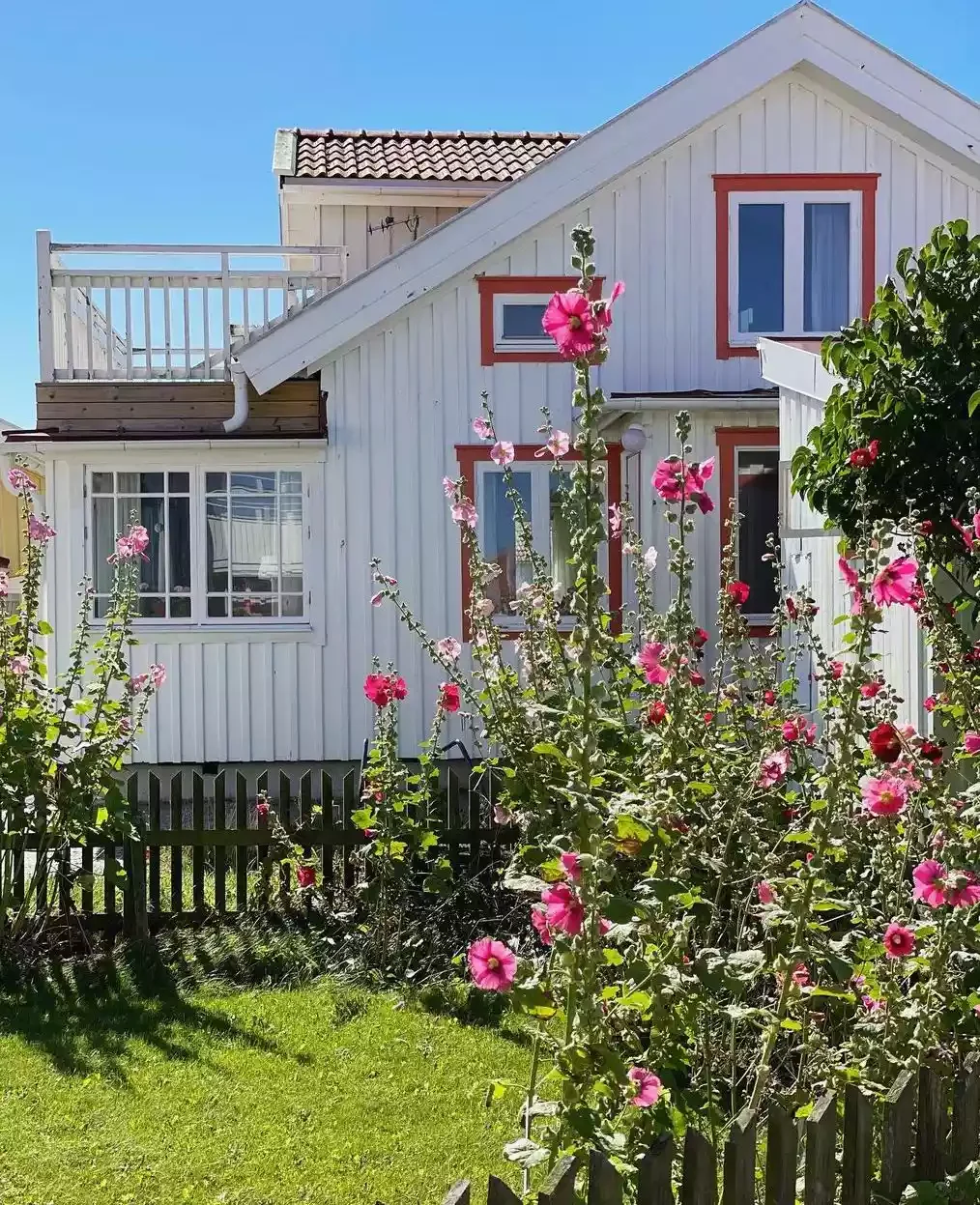 82 Stunning Front Yard Landscaping Ideas to Transform Your Home's Curb Appeal This Spring Colorful Heights